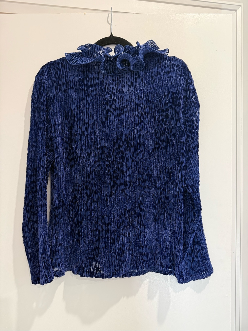 Women's Navy Ruffle Velvet Long-Sleeve Top - Picture 2 of 3